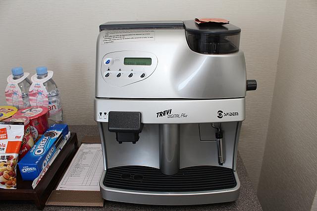 こんな立派なコーヒーメーカーがお部屋にあります！