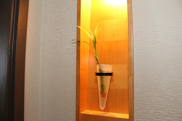 どのお部屋の入口にもお花が飾られています