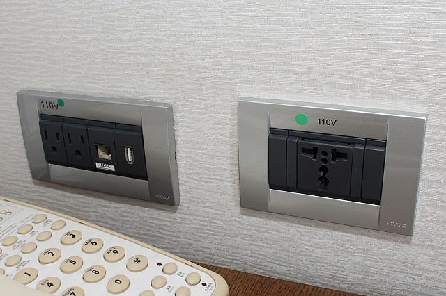 コンセントやUSBがそのまま充電できるコンセントも！