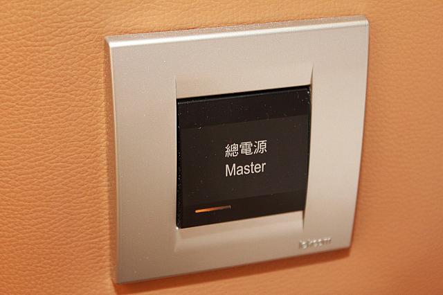 ライトはベッド脇にあります