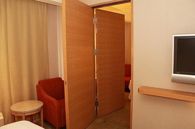 両方の室内にある扉を開ければつながります！