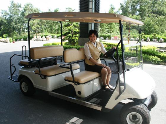 コテッジとホテルの往復には専用車があります。
