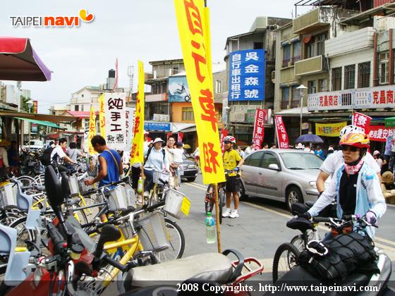 週末、福隆駅前の自転車の様子