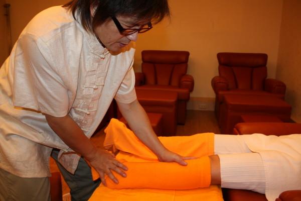 3本の蒸しタオルを使い片足に巻いたら