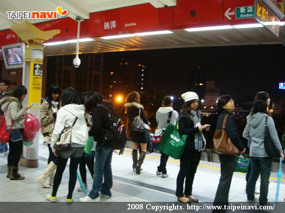 MRT剣潭駅のホーム