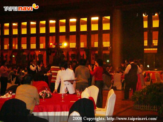 12F では踊っているお客さんが増えました