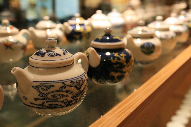 手描きの茶壺　15000元UP