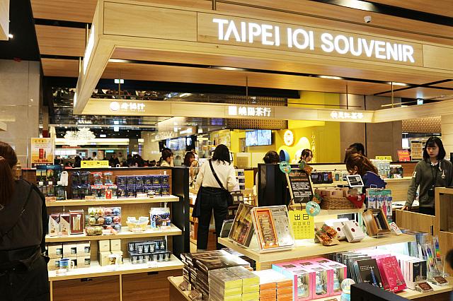 展望台エリアまで行かなくても、ここで台北101グッズが買えちゃいます