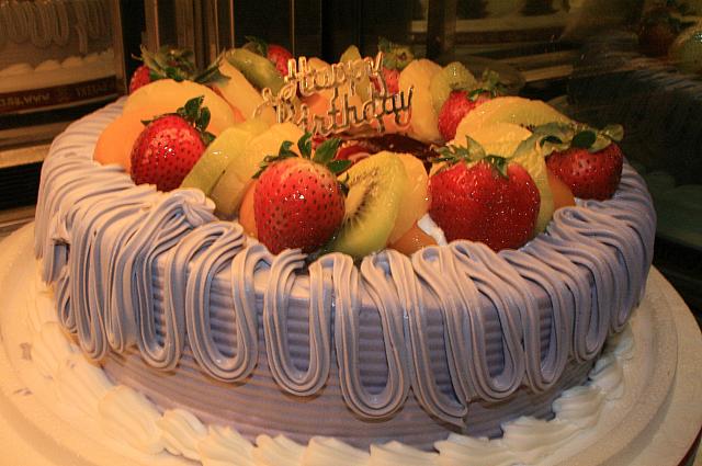 この紫！タロイモケーキの一番大きいサイズがこれです