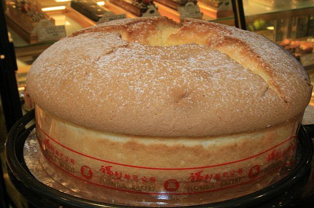 エンジェルフードケーキ　350元　フワフワです