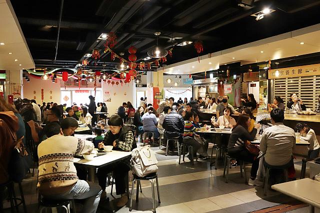 フードコートも大混雑