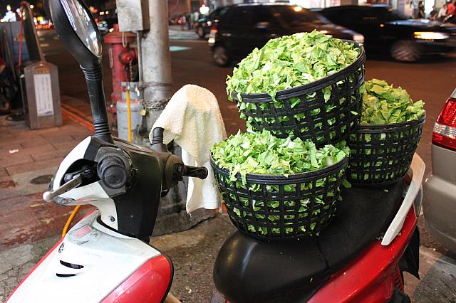 スクーターが野菜置きになっちゃった！