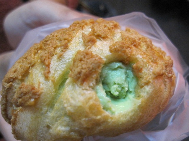 入れたてのクリームがちらり