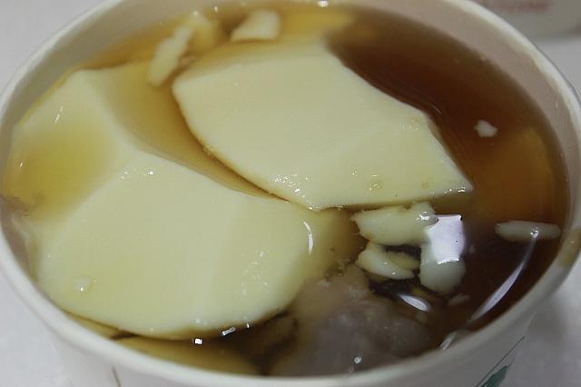 温かい豆花(トッピング＝芋頭・地瓜圓・粉圓)