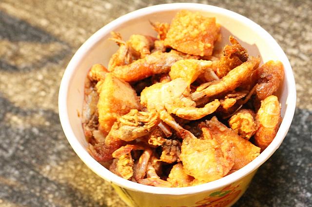 イカ、エビ、カニのミックスで200元