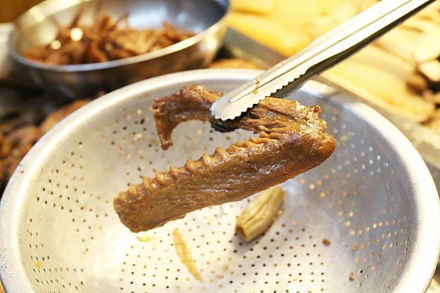 常連さんおすすめの鴨翅(1個30元)