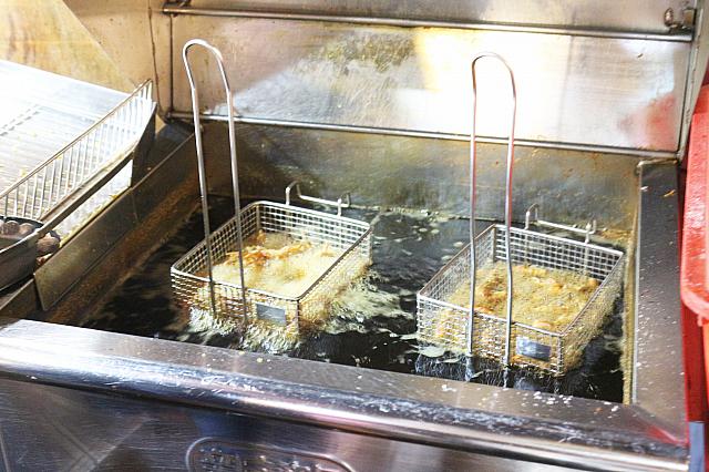 注文してから2度揚げしてくれるのでサクサク！