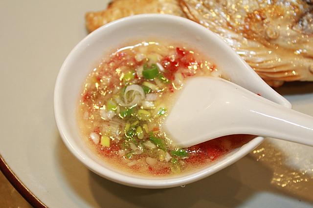 エスニック風のタレはお好みでどうぞ