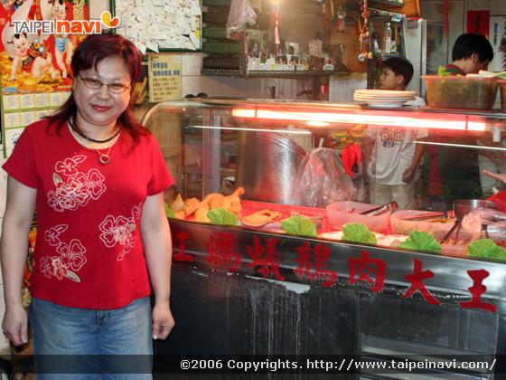 がちょう肉の店：赤い衣装の元気なオバちゃん「ようめいしゅ」さんのお店。