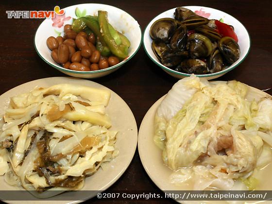 他と一味違うピーナツの
煮込みも自慢の一品