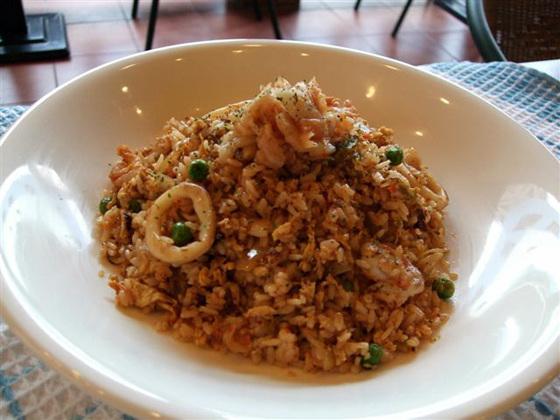 泡菜海鮮炒飯　キムチと海鮮のチャーハン　170元(民生店のみ売っています)