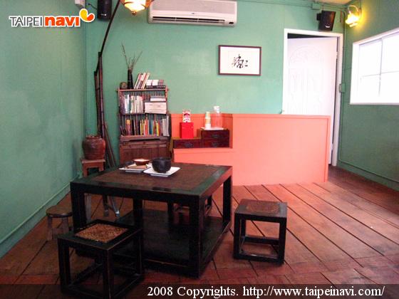 自然光で明るい2階の部屋。