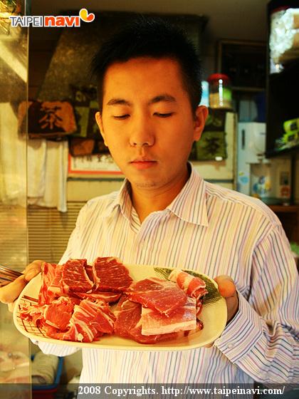 やっぱり男の子は肉がすきみたい。