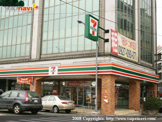 徒歩3分で向かいのコンビニに到着\\n