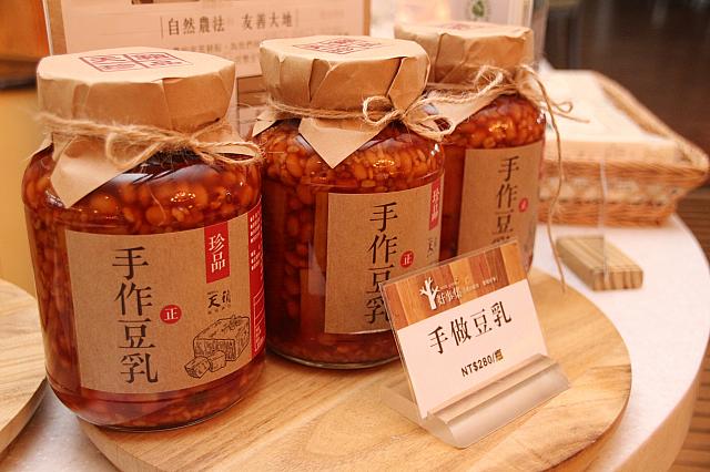 手作りの豆腐乳も販売中