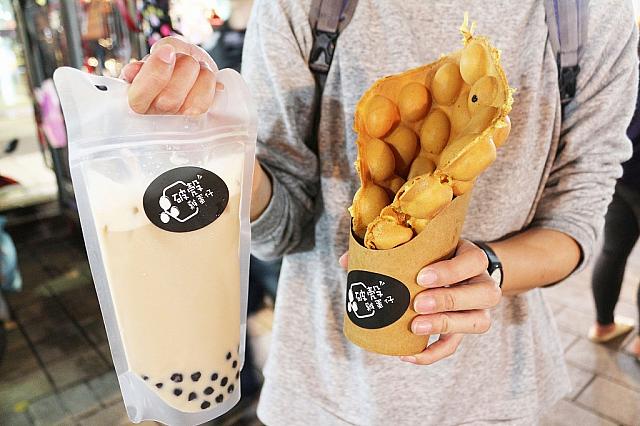 原味雞蛋仔50元、珍珠奶茶35元。見た目もかわいい！