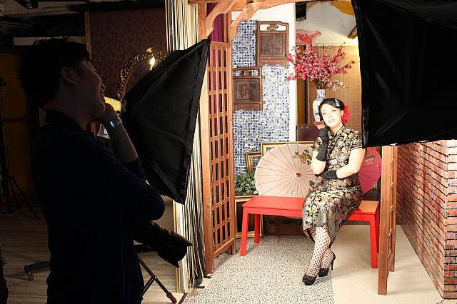 表情からポージングまで何から何までナビより女性らしい！すごいよ、Alanさん！