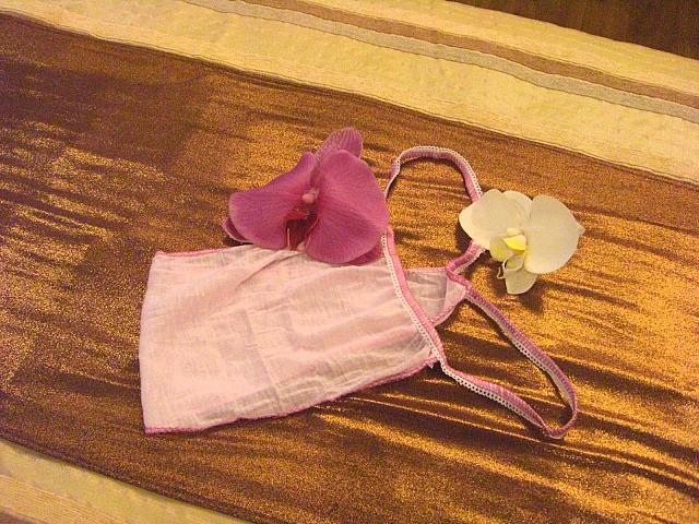 紙パンツ女性用。すごいTバックです