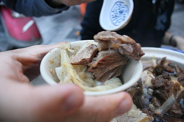 見てください！骨付き肉はこんなに肉厚～。