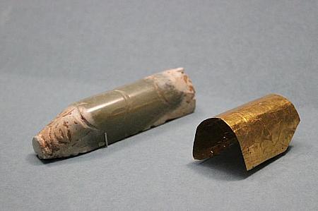 棺桶に入れて、死者とともに埋葬した玉、豚は財と富を握るとされました、当時は玉を所持することは徳性と品性を象徴したのです
