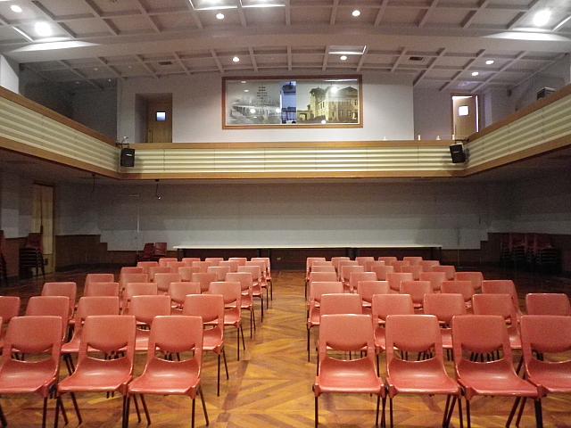 講演などが行われる時使われます