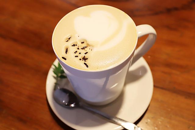 コーヒーと杏仁の香りってこんなに合うんだと新たな発見があった杏仁拿鐵(杏仁珈琲ラテ)