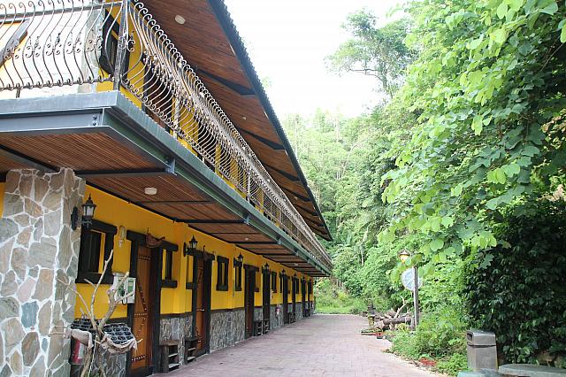 ナビが宿泊したのは、ヨーロッパ風別荘二館の2階