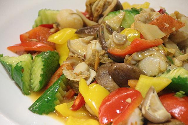 レジャーファームで収穫した野菜とホタテ貝の炒め物