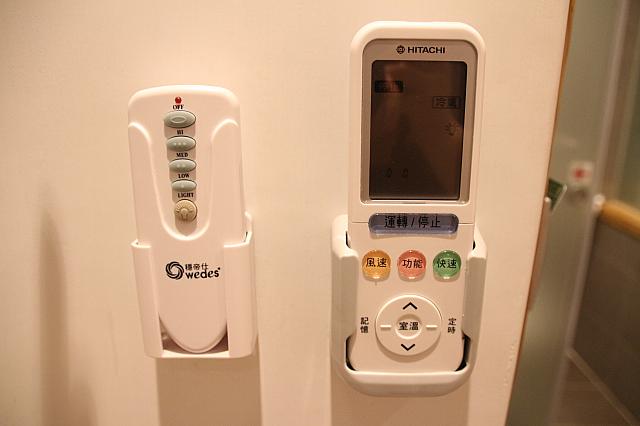 冷房と天井の扇風機のリモコン
