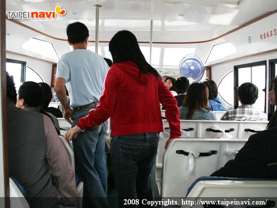 高速艇の中はこんな感じ