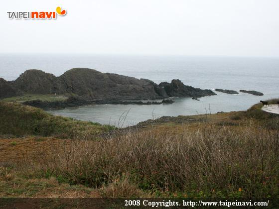 横たわっている妊婦の形です