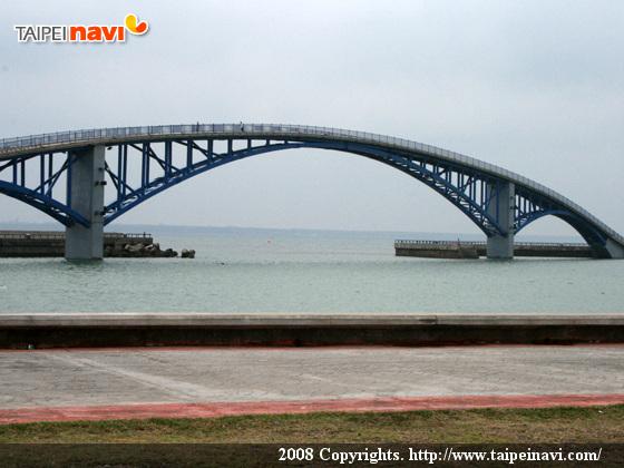 花火も放たれる橋