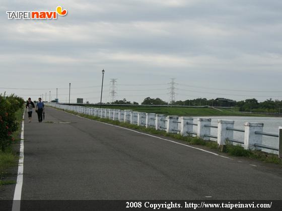 こちらもつづくアースフィルダム