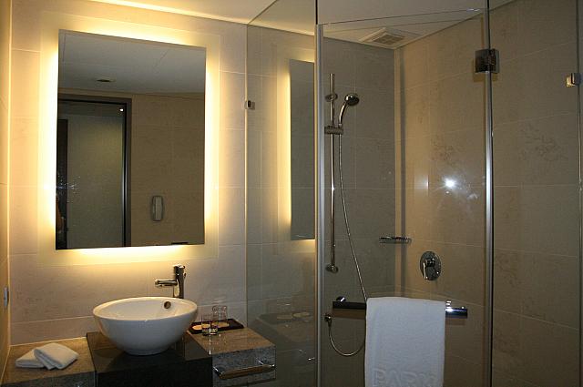 シャワールーム完備　朝も夜もシャワーを浴びたい人にはGOODですね