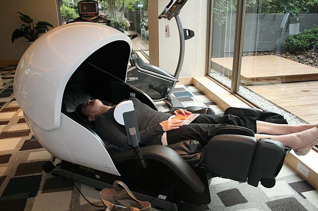 こんなドーム型のマッサージ器なんて見たことがありません。