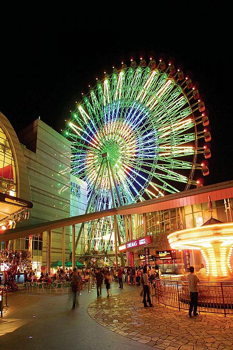 夜になると輝くネオン