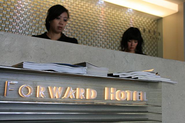 外観はというと、アイボリーを基調にしたビルに、窓が整然とついていて、どことなく、ヨーロッパの街中にあるようなオシャレなビルの趣きです。