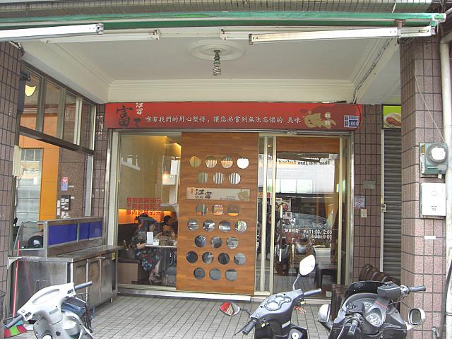 注意してないと見落としてしまいそうな外観