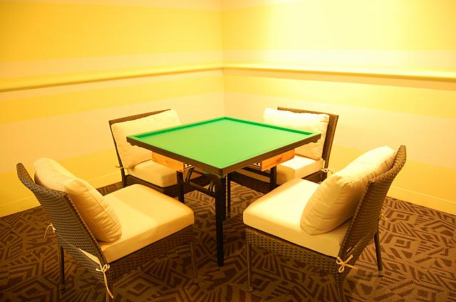 麻雀やカードゲームをする部屋があり麻雀牌やチェスなどもレンタル可