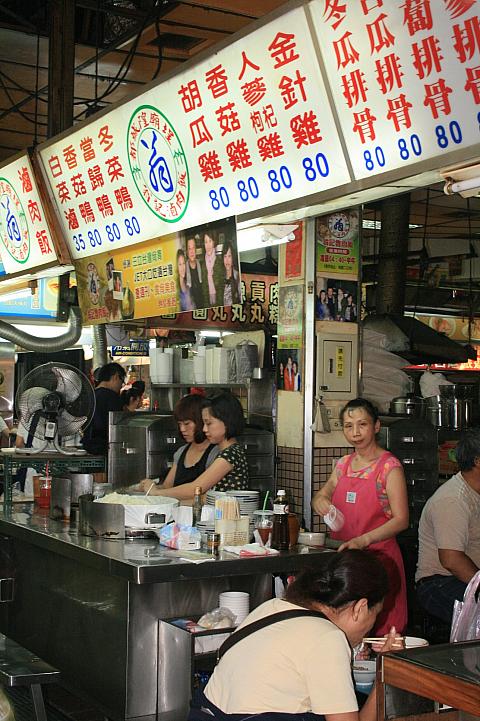 スープの店も忙しそう